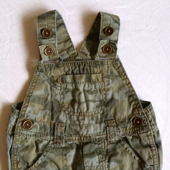 old navy camo cotton twill overalls 6-12 months baby unisex - Picture 3 of 7